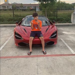 Meet your Posher, Aprilleo